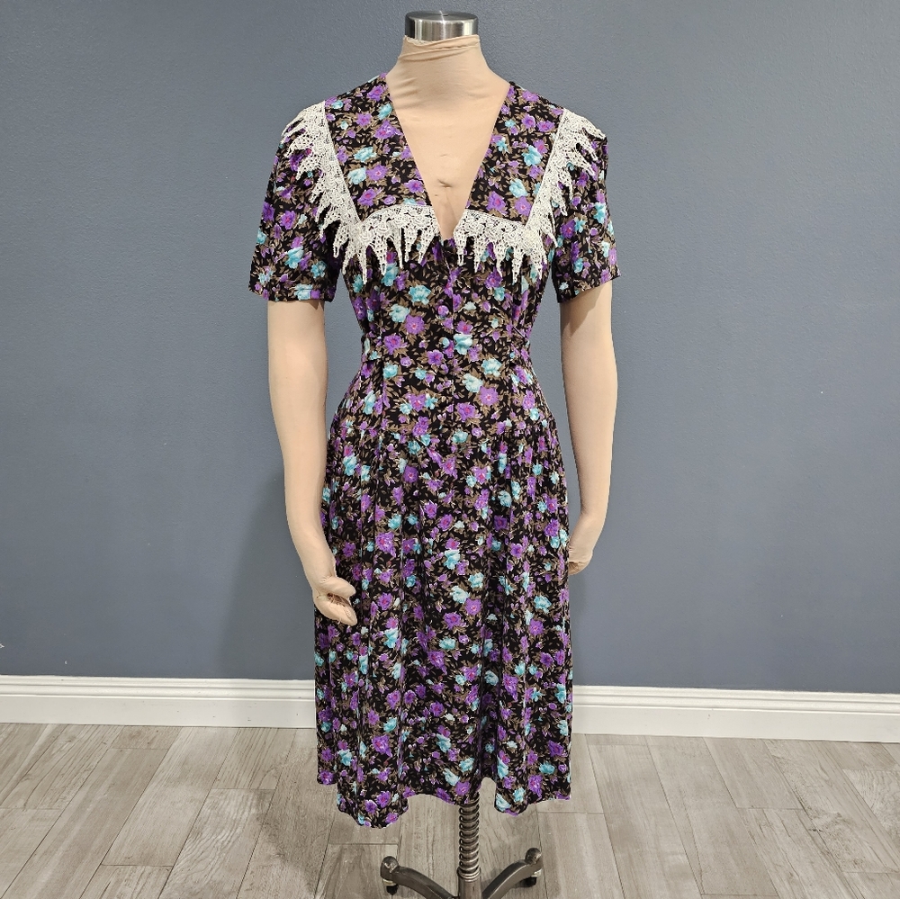Vintage SHELLY MICHAELS Purple Floral Lace Trim Prairie Cottagecore Midi Dress M